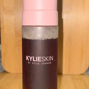 KYLIE SKIN Pink and Brown Cleanser